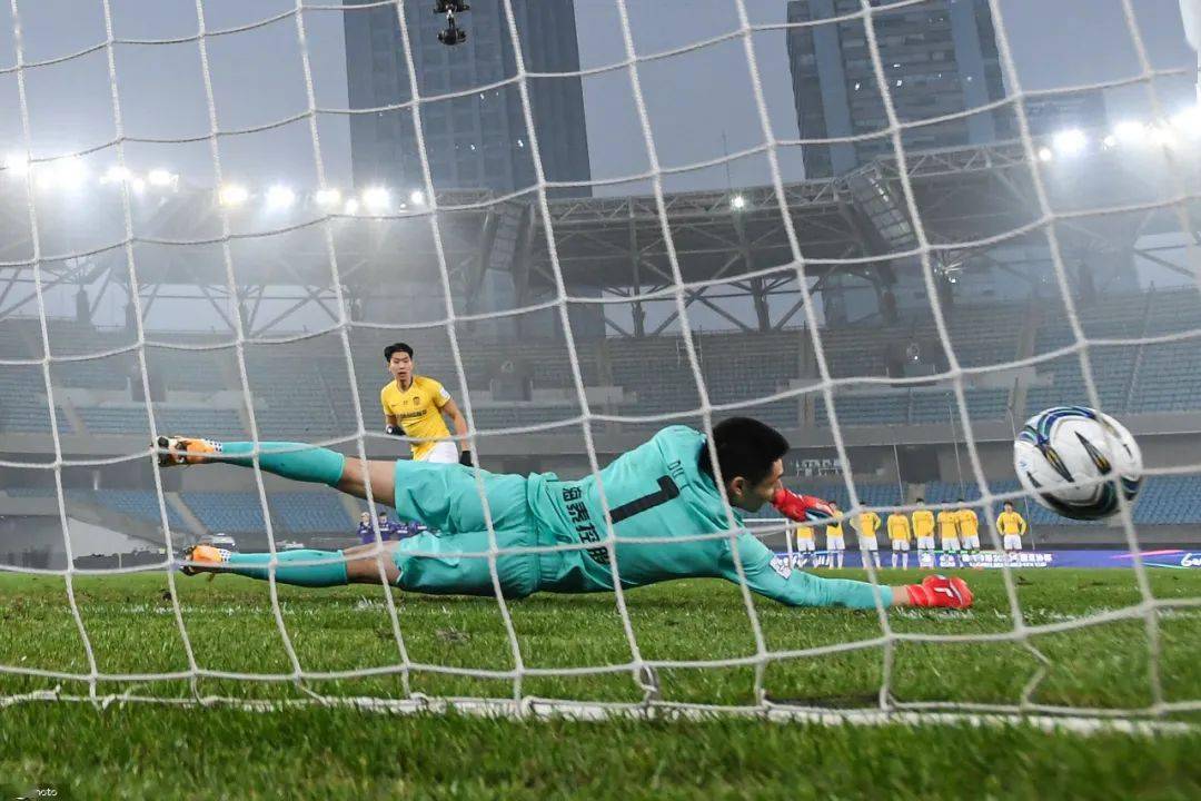 aoa体育体育登录-关于苏宁主场大胜鲁能，保持不败态势的信息