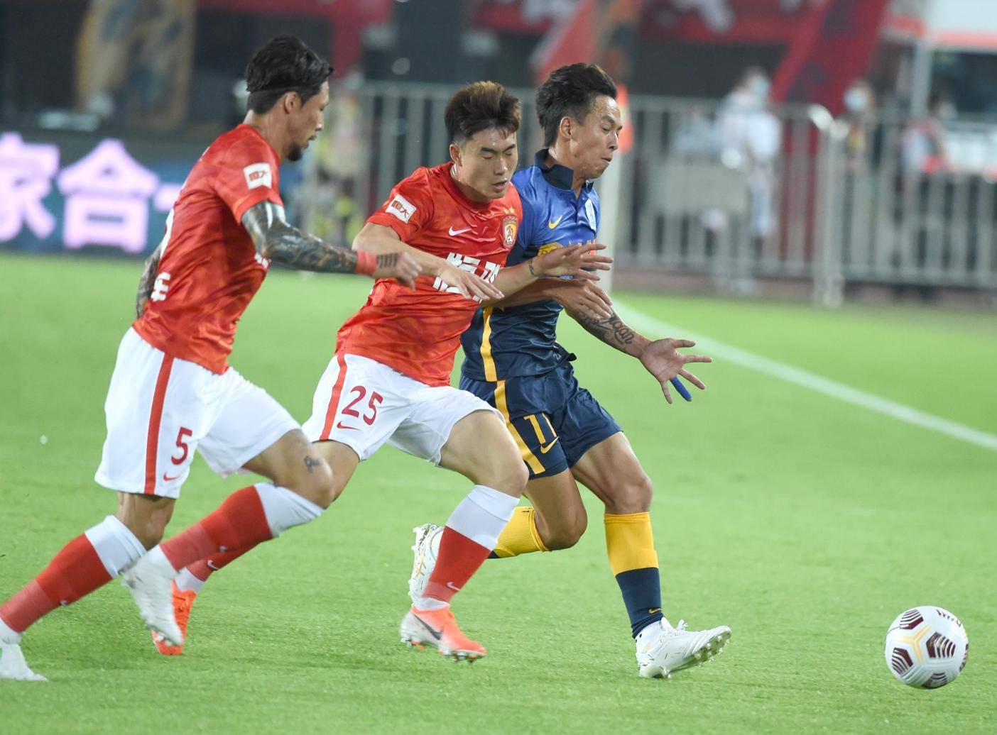 aoa体育体育在线登录-广州队在中超中打出碾压，被誉为弹幕炸裂的简单介绍