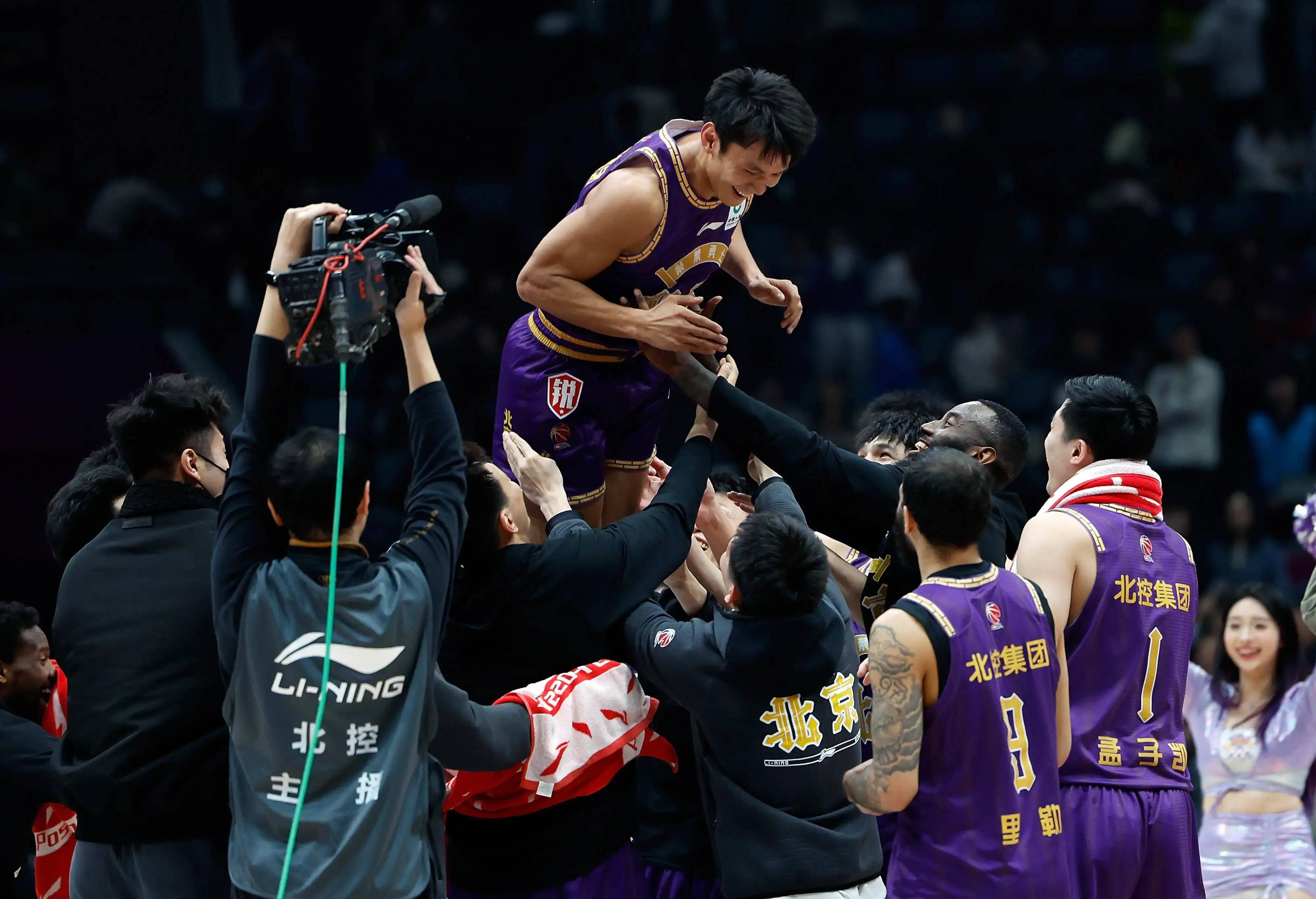 包含凭借一波吉林队,CBA季后赛成功高光操作,现场教练席炸锅的词条 包含凭借一波吉林队,CBA季后赛成功高光操作,现场教练席炸锅的词条