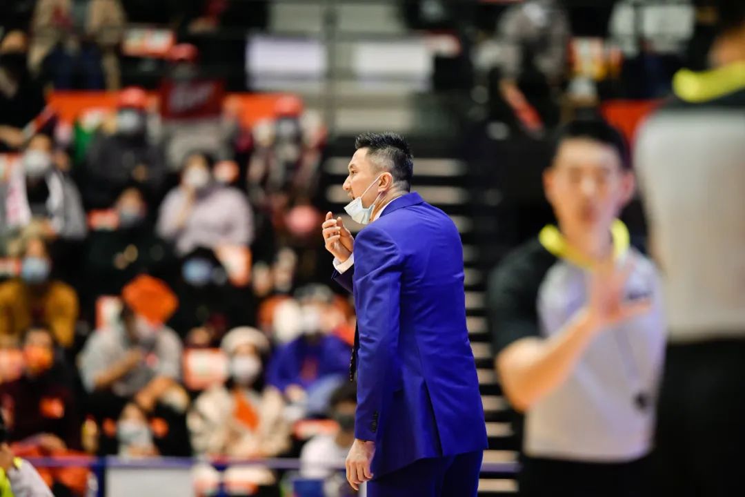 aoa体育体育官方入口-青海男篮高效攻防，实现反超