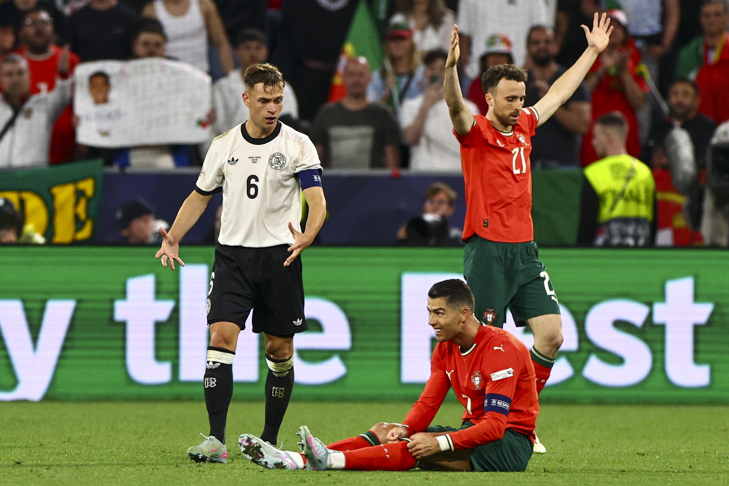 aoa体育体育app下载-葡萄牙遭遇乌克兰逼平，欧洲杯预选赛困境重重的简单介绍