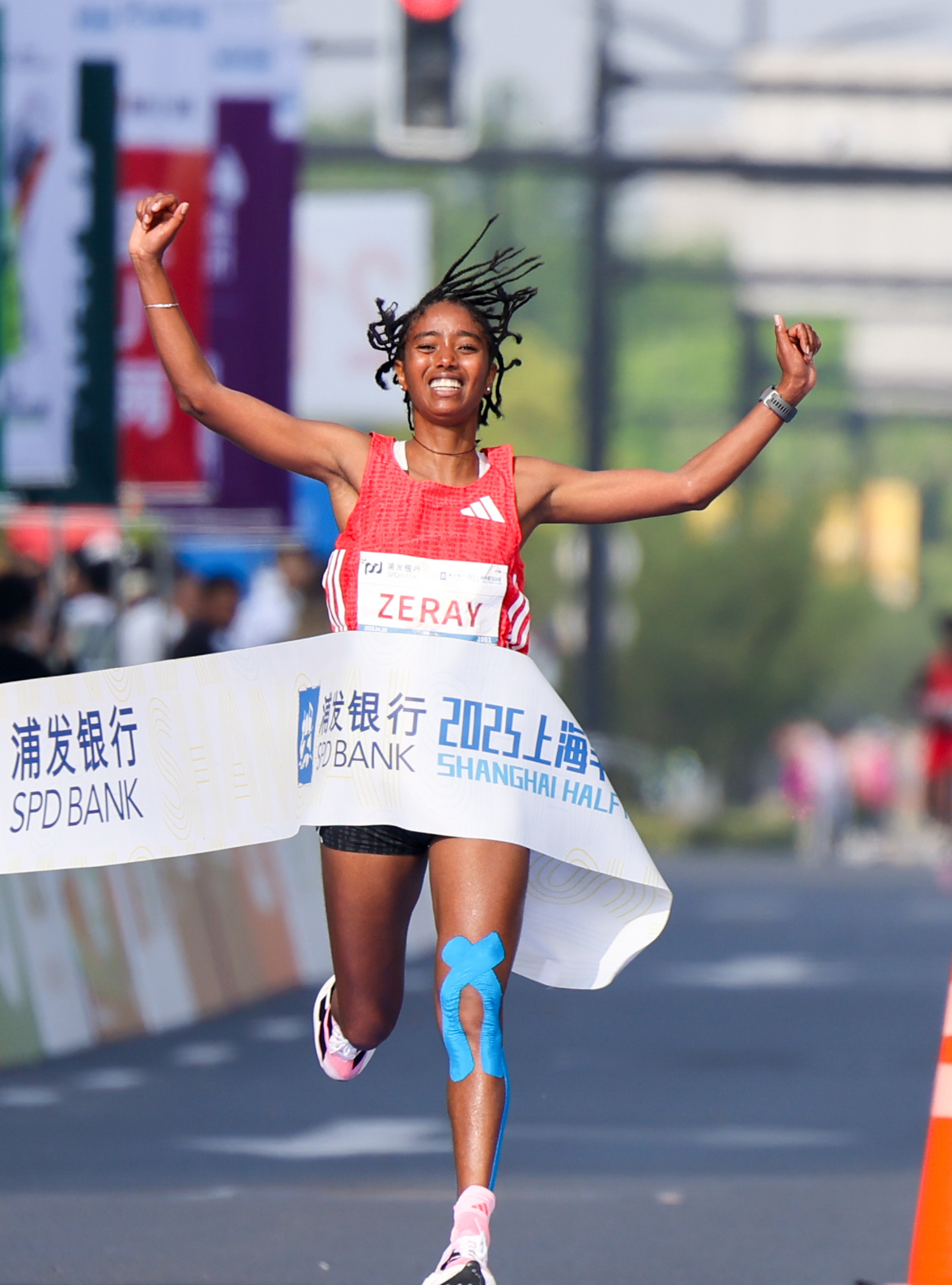 俄罗斯选手在女子中长跑赛中夺冠 俄罗斯选手在女子中长跑赛中夺冠