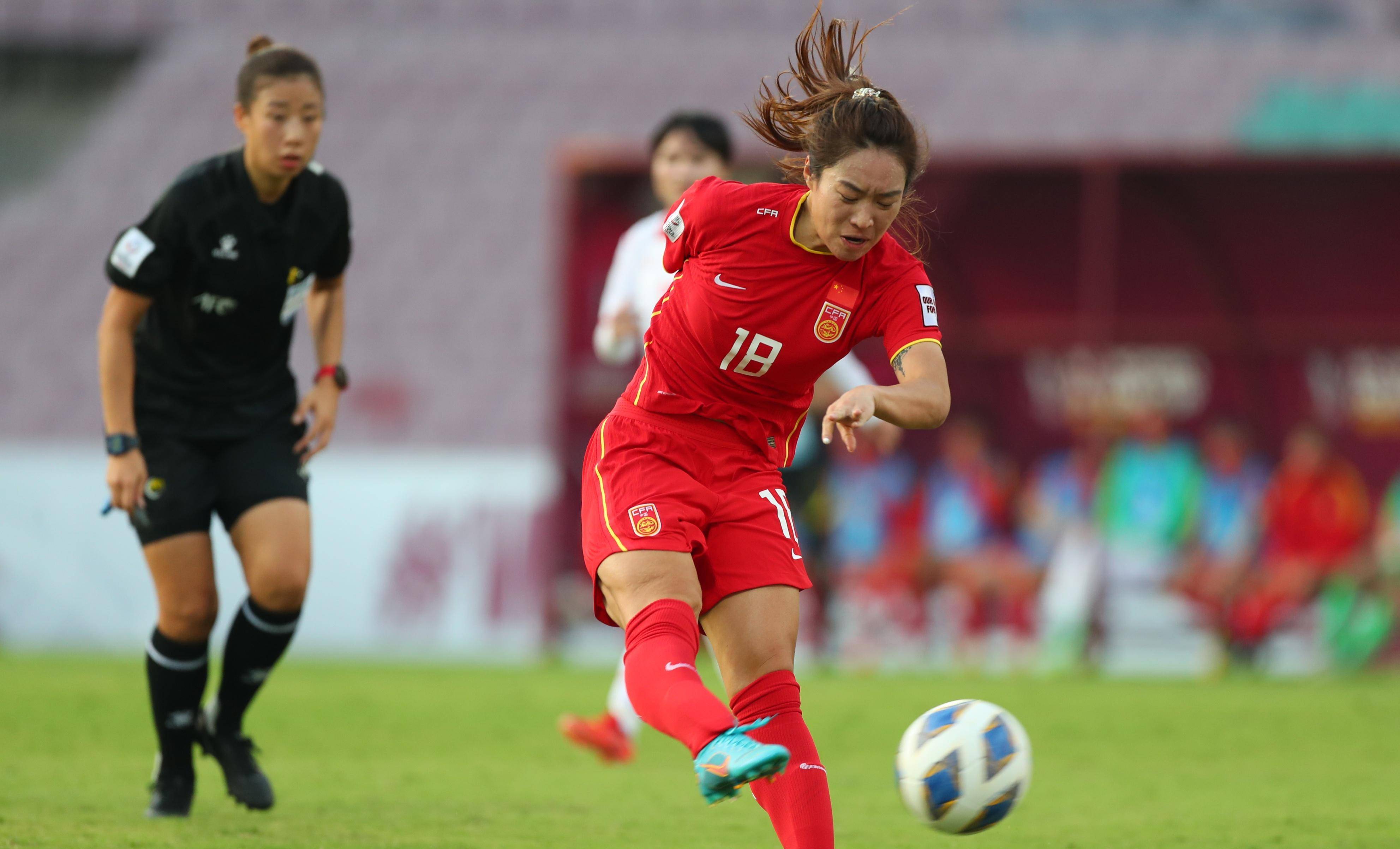 荷兰女足队员争先恐后,角逐上场机会 荷兰女足队员争先恐后,角逐上场机会