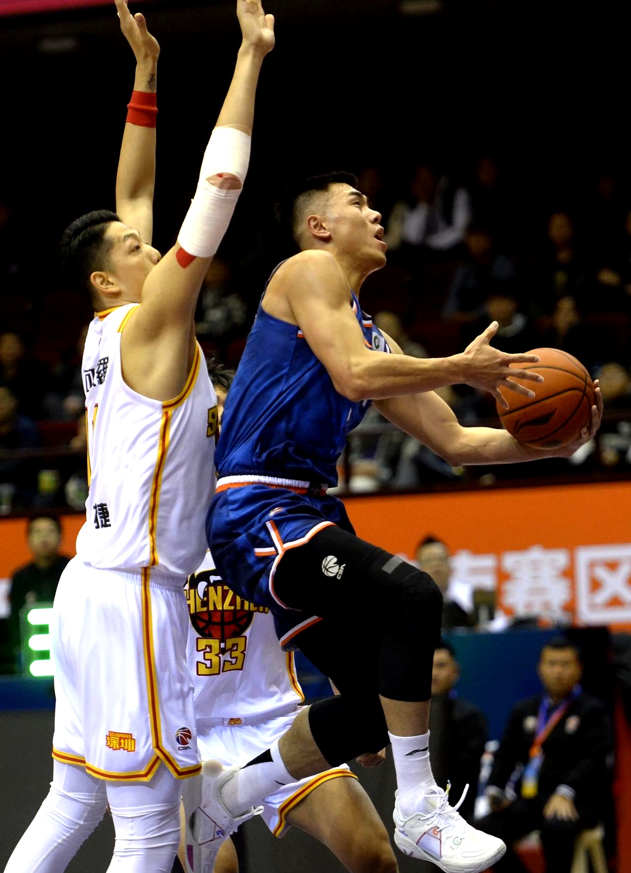 红队对阵蓝队,场上激烈对抗展现体育精神的简单介绍 红队对阵蓝队,场上激烈对抗展现体育精神的简单介绍