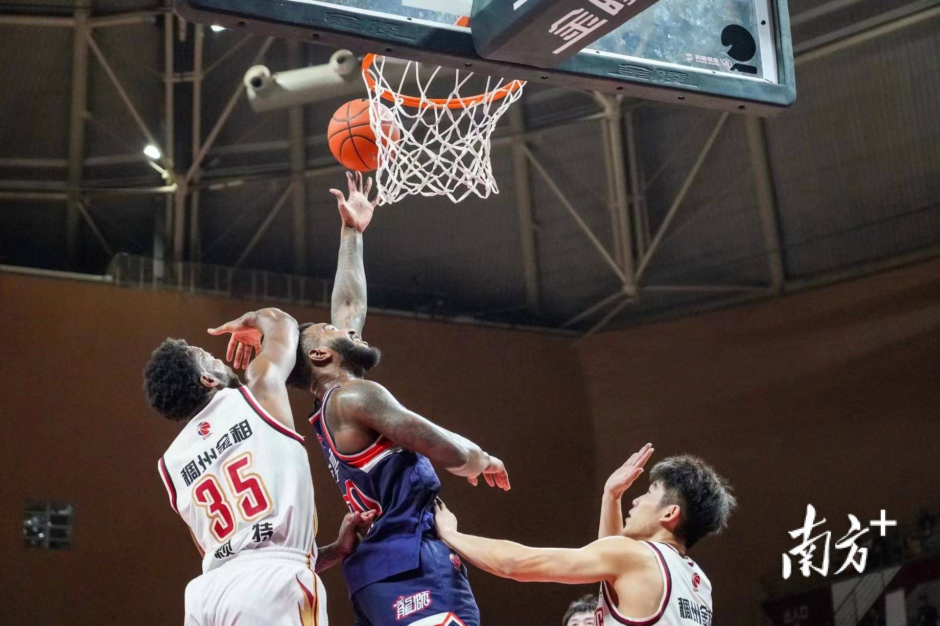 aoa体育体育在线-客场作战放手一搏！防线牢固攻势凶猛的简单介绍