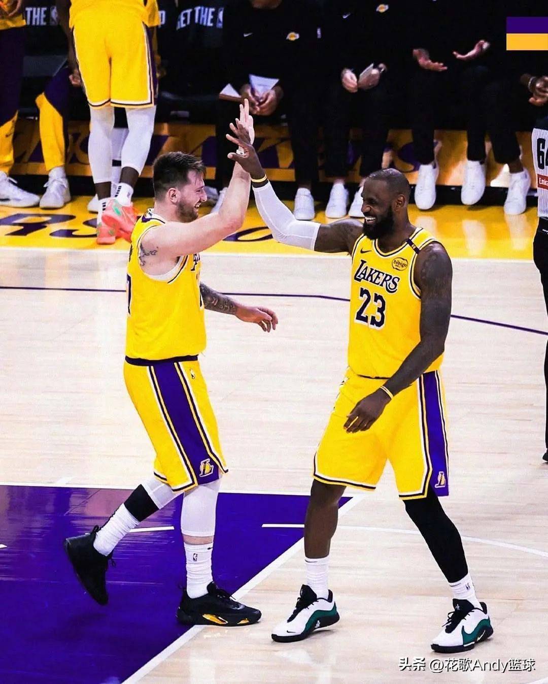 詹姆斯因伤缺席关键战役,湖人季后赛前景蒙上阴影的简单介绍 詹姆斯因伤缺席关键战役,湖人季后赛前景蒙上阴影的简单介绍