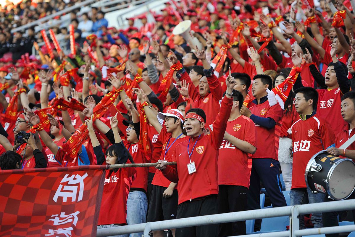 包含志在必得：女足队员为胜利而奋勇拼搏的词条