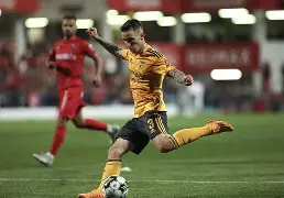 巴塞罗那引进阿贾克斯中场贝尔纳特 巴塞罗那引进阿贾克斯中场贝尔纳特