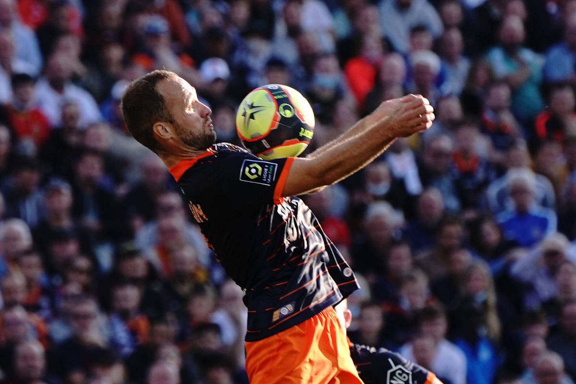 aoa体育体育链接-里昂球员在比赛中奉献精彩表现