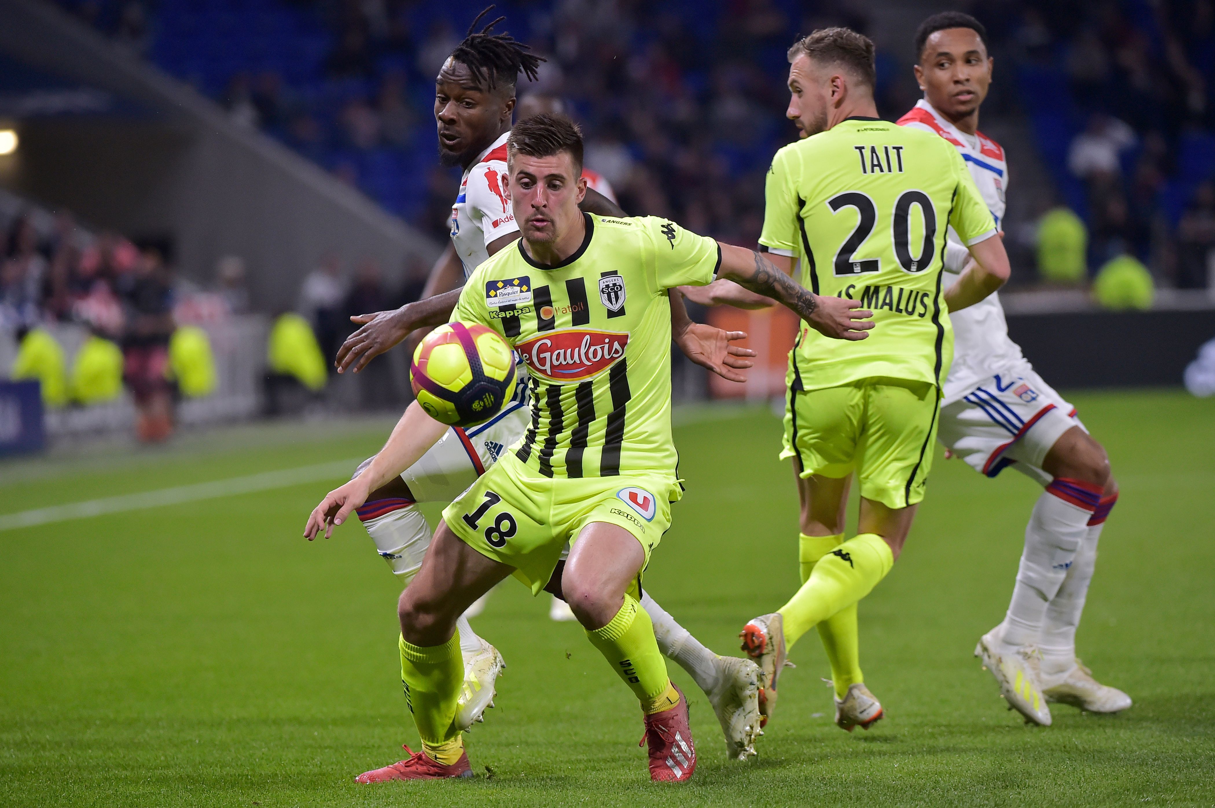 里昂球员在比赛中奉献精彩表现