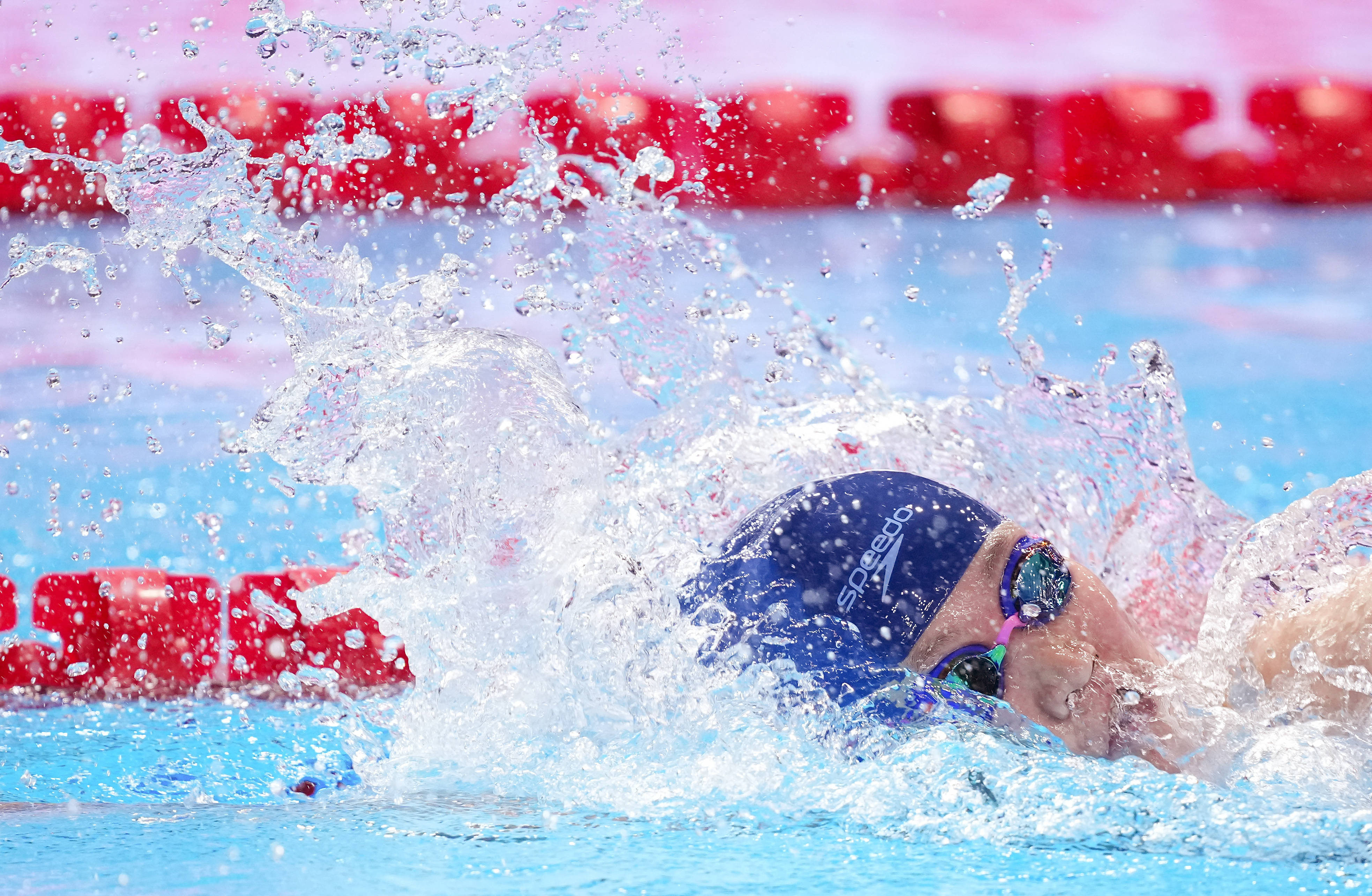 aoa体育体育app-游泳女子米自由泳：澳大利亚选手夺冠